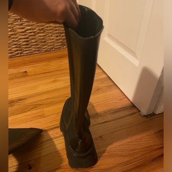 Tall knees high boots - Picture 5 of 6